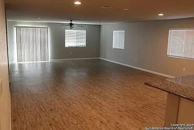 Building Photo - 10418 Legacy Hl