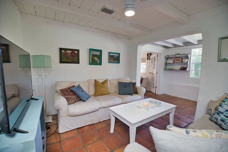 Building Photo - 650 Edwards St