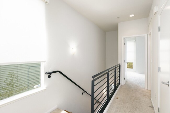 Building Photo - Beautiful Emeryville Townhouse!