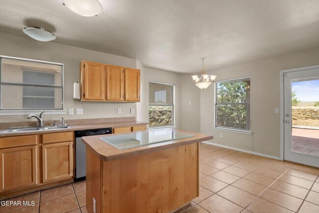 Building Photo - 10822 Elise St