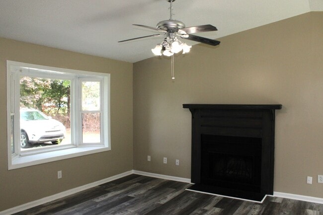 Building Photo - Beautifully renovated home in Newport, NC!