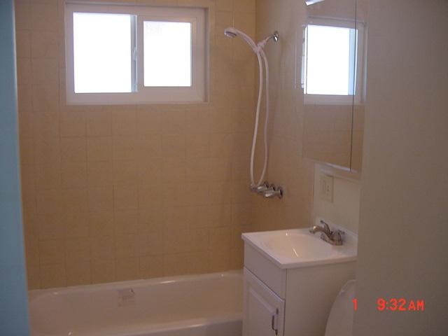 Bath - 1051 Mango Ave