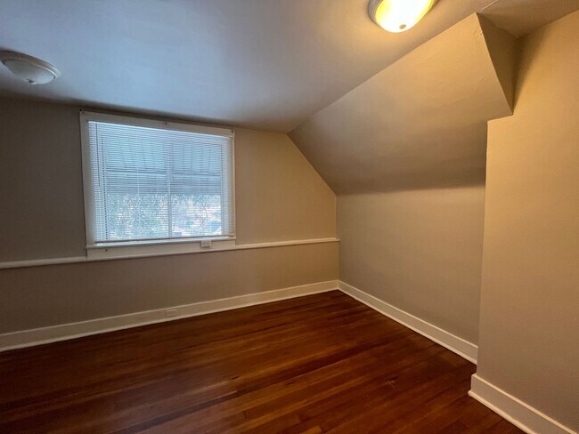 Building Photo - Lovely 2BR Home w/Fenced in Backyard!