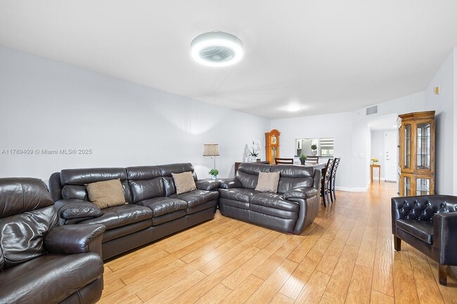 Building Photo - 550 SW 138th Ave