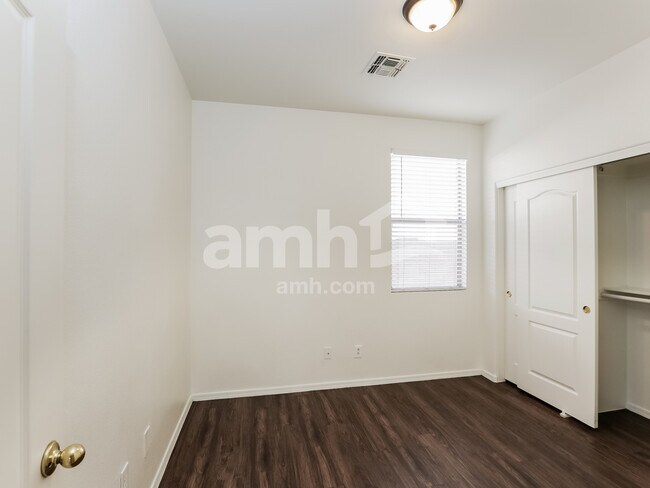 Building Photo - 12238 W Lincoln St