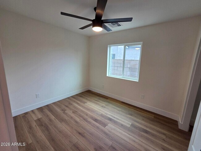 Building Photo - 824 N 11th Ave