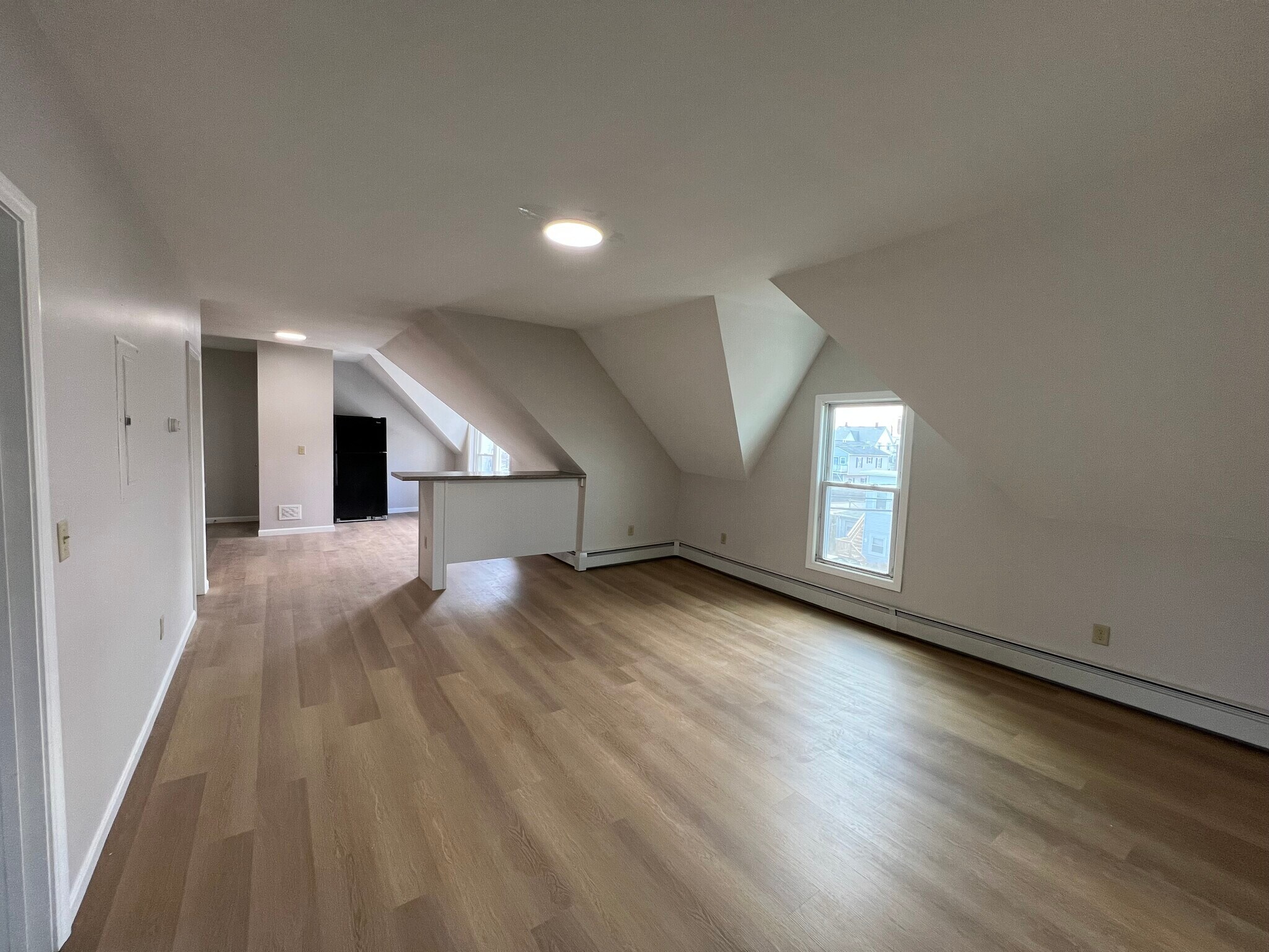 Building Photo - 981 Valley St