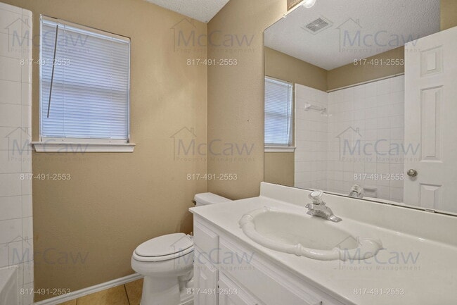Building Photo - 2119 Amherst Dr