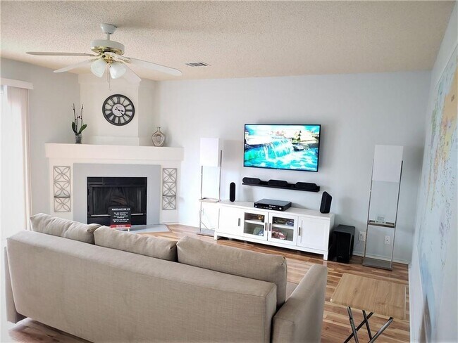 Building Photo - 2960 Donnell Dr