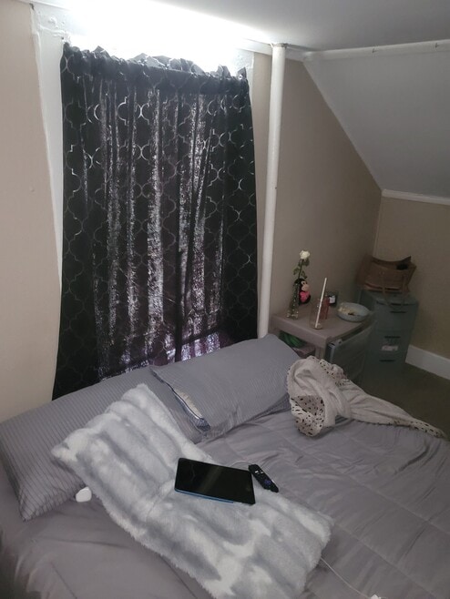 Building Photo - 232 Elm St