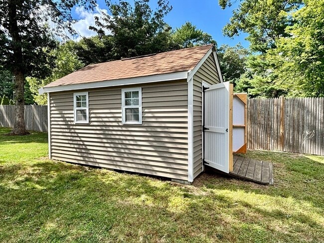 Building Photo - 27 Lynnbrook Ave