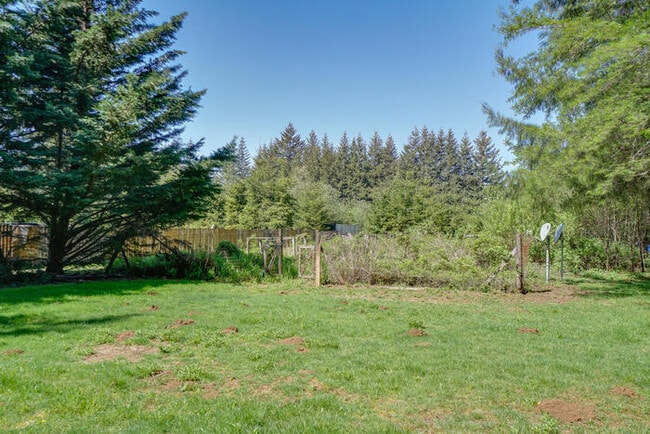 Building Photo - COUNTRY LIVING IN WASHOUGAL