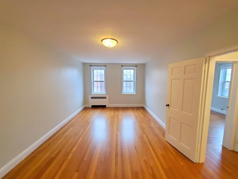 Building Photo - 16 Ware St