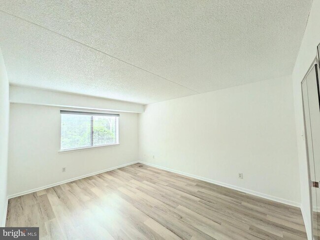 Building Photo - 34 Hermitage Dr