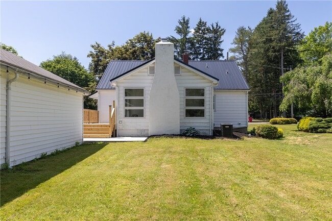 Building Photo - 578 Victory Hwy