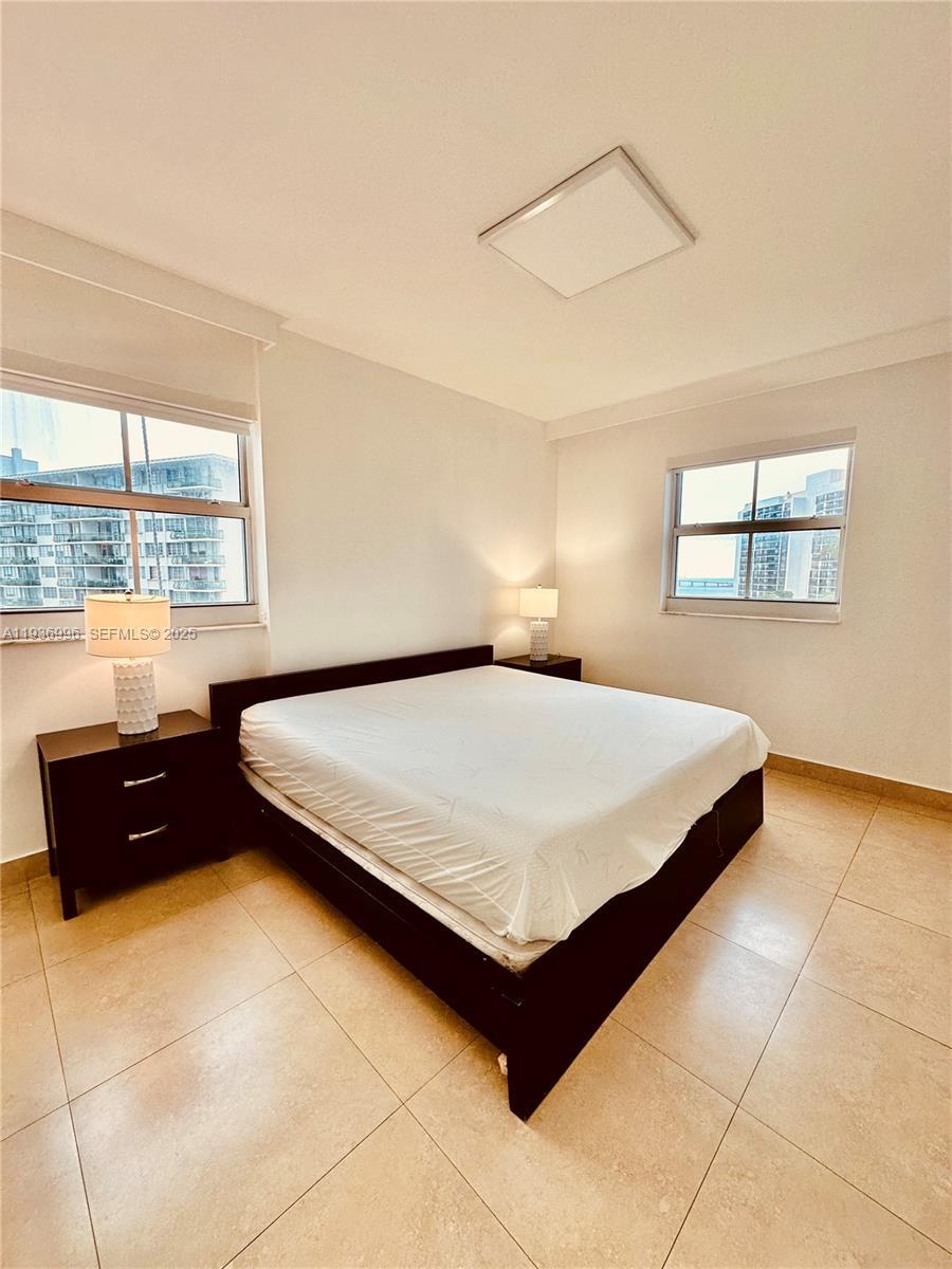 Building Photo - 185 SE 14th Ter