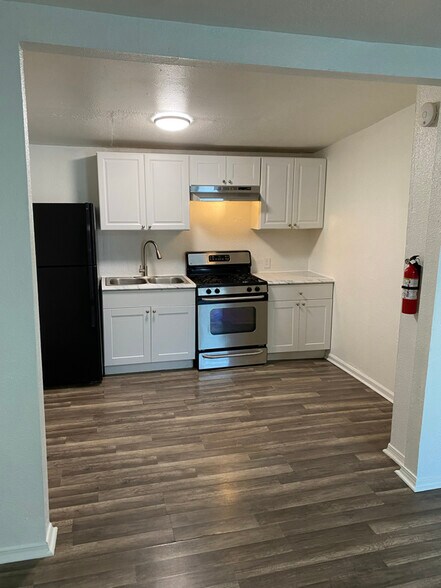 Building Photo - 5415 Buena Vista St