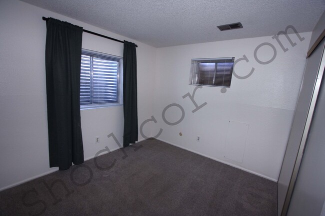 Building Photo - Single Family Aurora