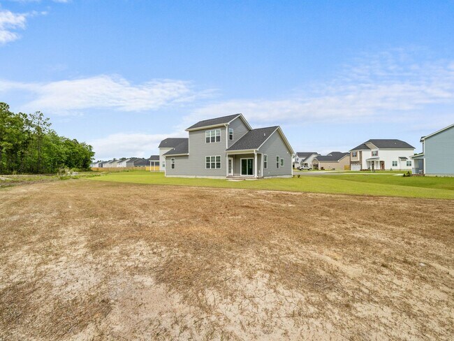 Building Photo - Towne Pointe Beauty!