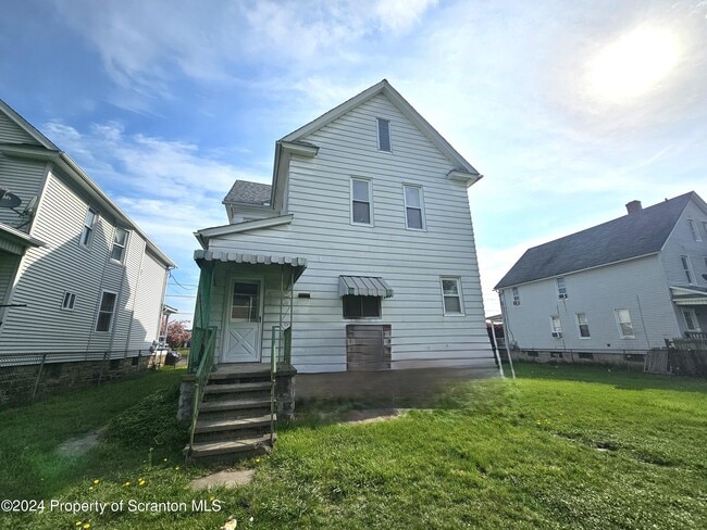 Building Photo - 729 W Locust St
