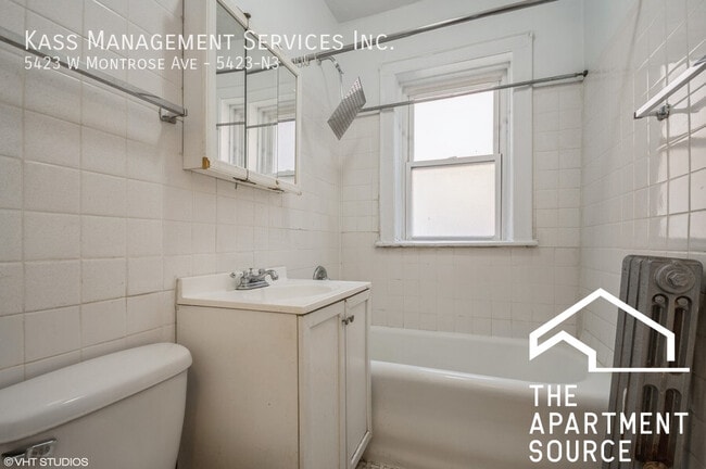 Building Photo - 5423 W Montrose Ave