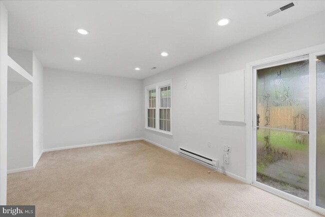 Building Photo - 13937 Middle Creek Pl