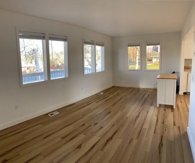 Building Photo - 126 E Susitna Ave