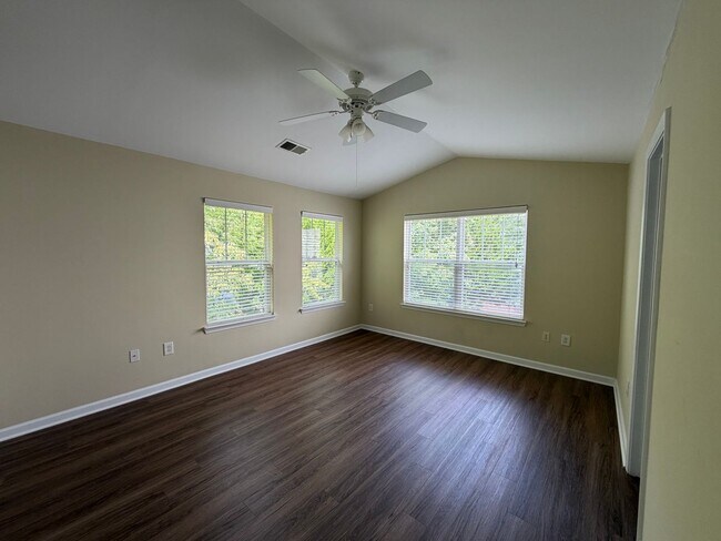 Building Photo - 1615 Elmwood Ct