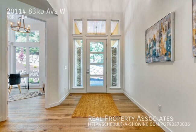 Building Photo - Edmonds Home
