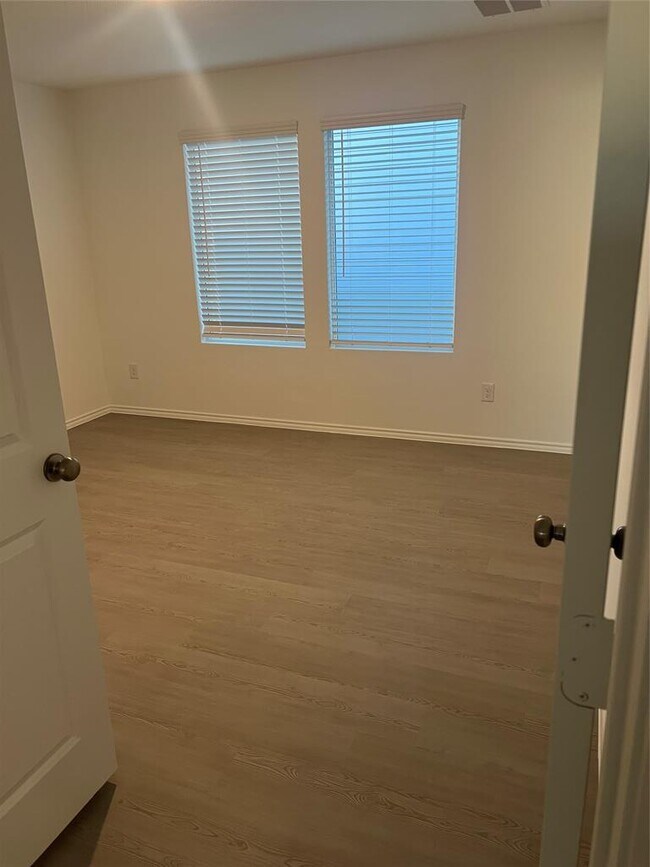 Building Photo - 400 Park Ave