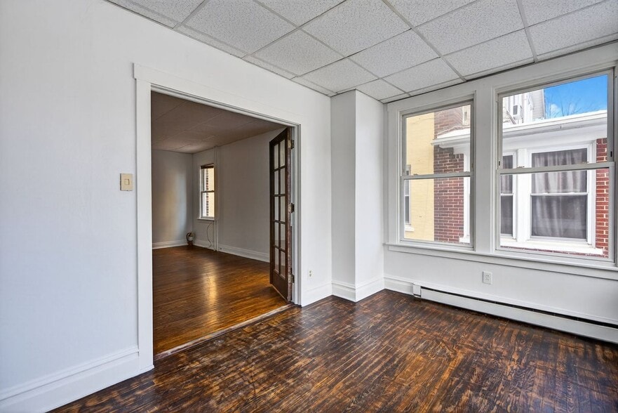 Building Photo - 406 S 18th St