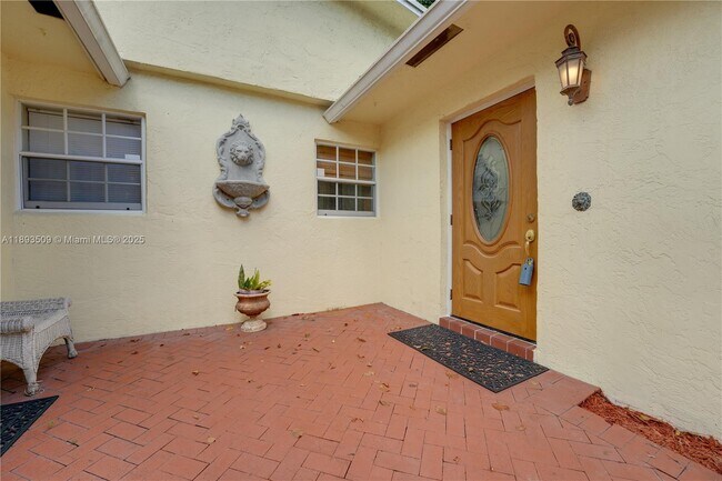Building Photo - 2401 SW 58th Manor