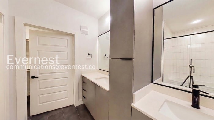 Building Photo - 2220 Webberville Rd