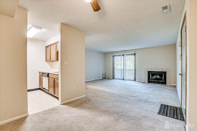 Building Photo - 405 Ravens Crest Dr
