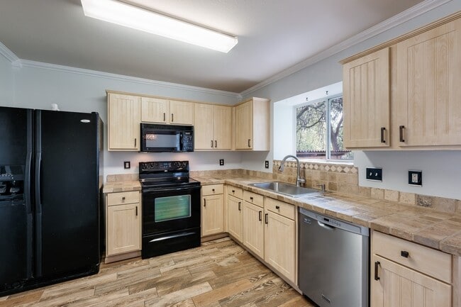 Building Photo - ***APPLICATION CURRENTLY UNDER REVIEW***Modern Elegance: 3-Bedroom Townhome with Wood Flooring, S...