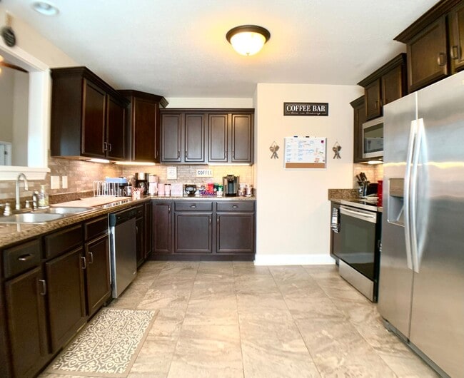Building Photo - 3734 Silver Fox Ct