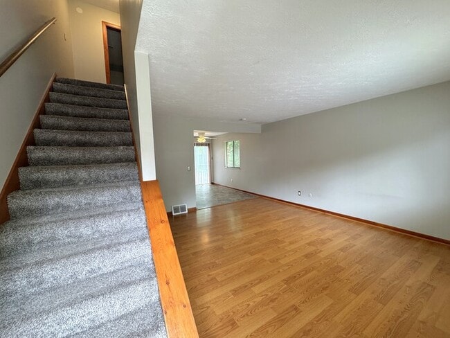 Building Photo - 3090 Highcliff Ct