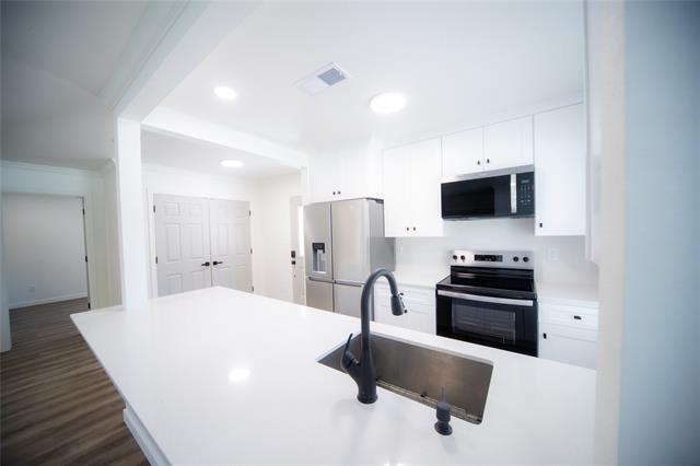 Building Photo - 3233 S University Dr