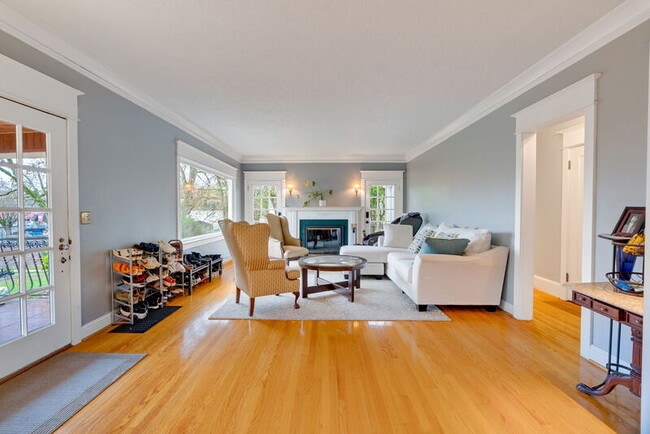 Building Photo - 3321 NE Peerless Pl