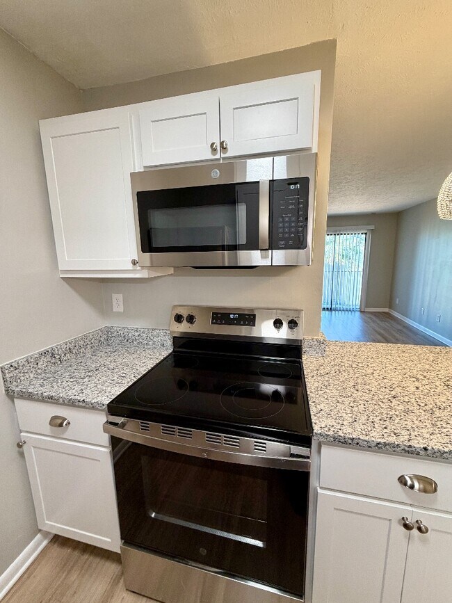 Building Photo - 1128 Southwood Dr