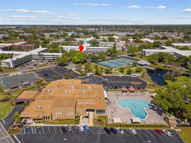 Building Photo - 2428 Columbia Dr