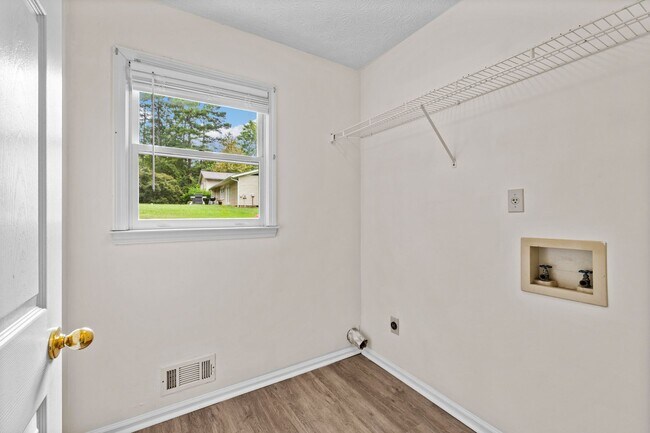 Building Photo - 110 Hunters Glen