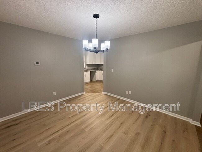 Building Photo - 1004 Stout Ct