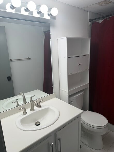 Building Photo - 145 15th St NE