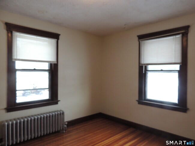 Building Photo - 127 Hosley Ave