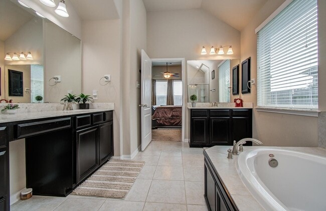 Building Photo - 7610 River Pass Dr