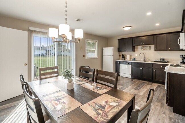 Building Photo - 15133 Huntington Ct