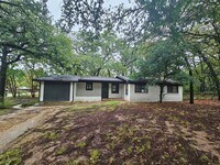 Building Photo - 920 Red Bud Dr