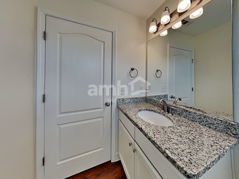 Building Photo - 9013 Ristau Dr