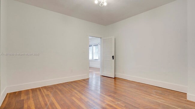 Building Photo - 1676 SW 11th St